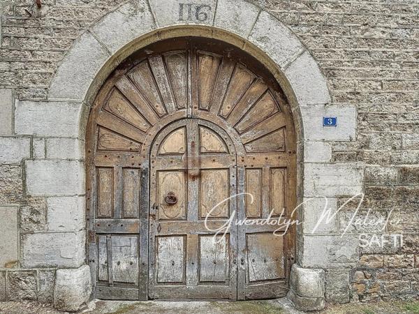 Au coeurs de Quingey avec cour intérieur