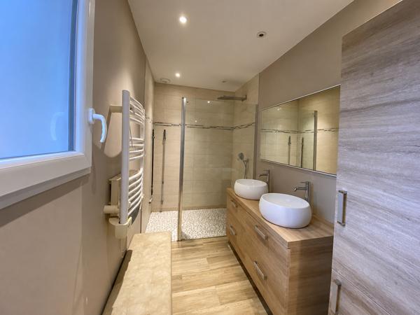 Maison
         4 pièces
        - 114 m² Exclusivité 155 000 € *