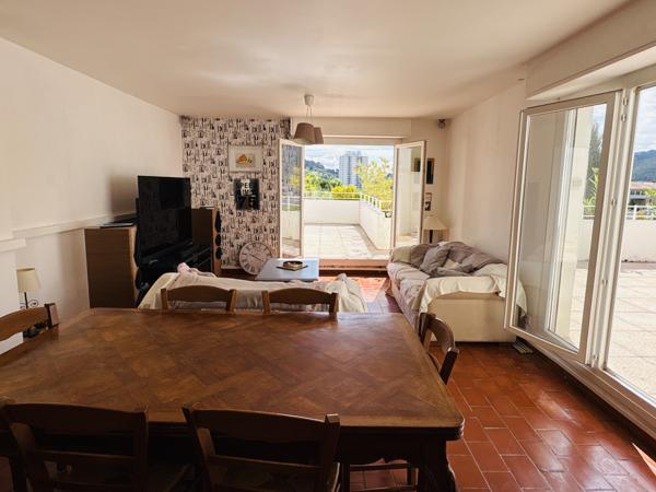 Appartement
         4 pièces
        - 102 m² Exclusivité 390 000 € *