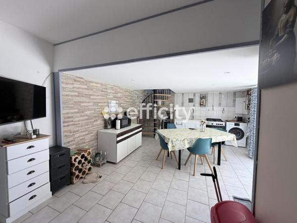 Maison
         6 pièces
        - 165 m² Exclusivité 259 000 € *