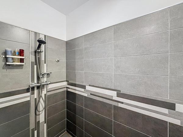 Maison de 170m² avec trois garages en pleine campagne