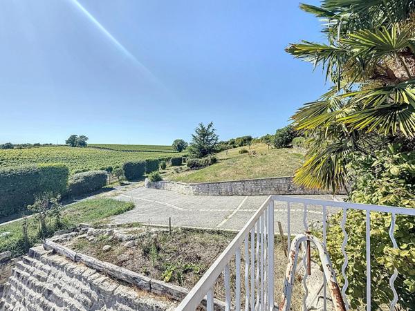 Maison de 170m² avec trois garages en pleine campagne