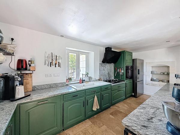 Maison de 170m² avec trois garages en pleine campagne