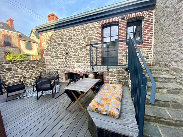 DINARD ? MAISON DE CHARME DE 85 m² ENTIÈREMENT RÉNOVÉE AVEC TERRASSE ET STATIONNEMENT