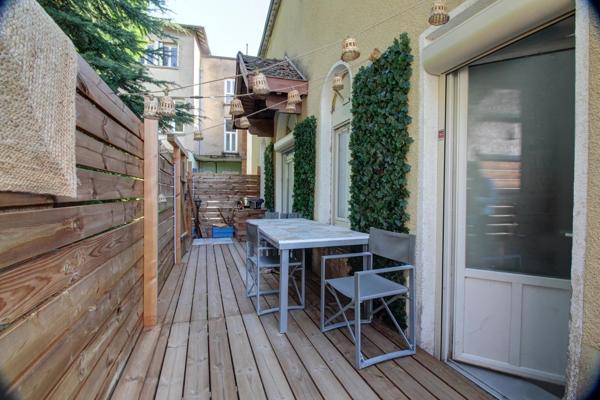 Location                                                      Appartement
                        
                     3 pièces                      73 m2                     à La Valla-en-Gier