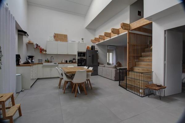 Location                                                      Appartement
                        
                     3 pièces                      73 m2                     à La Valla-en-Gier