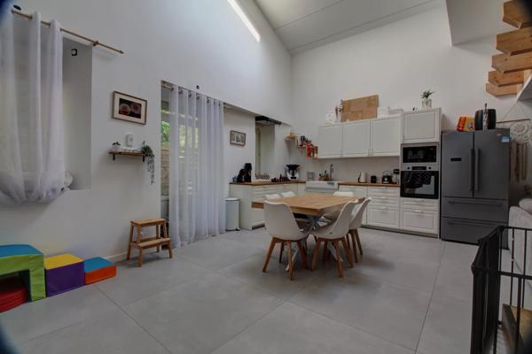 Location                                                      Appartement
                        
                     3 pièces                      73 m2                     à La Valla-en-Gier