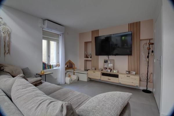 Location                                                      Appartement
                        
                     3 pièces                      73 m2                     à La Valla-en-Gier