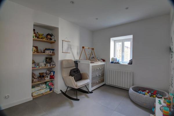 Location                                                      Appartement
                        
                     3 pièces                      73 m2                     à La Valla-en-Gier
