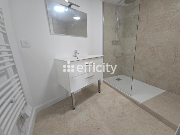 Appartement
         2 pièces
        - 40 m² 158 000 € *