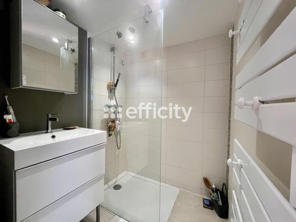 Appartement
         3 pièces
        - 63 m² 490 000 € *