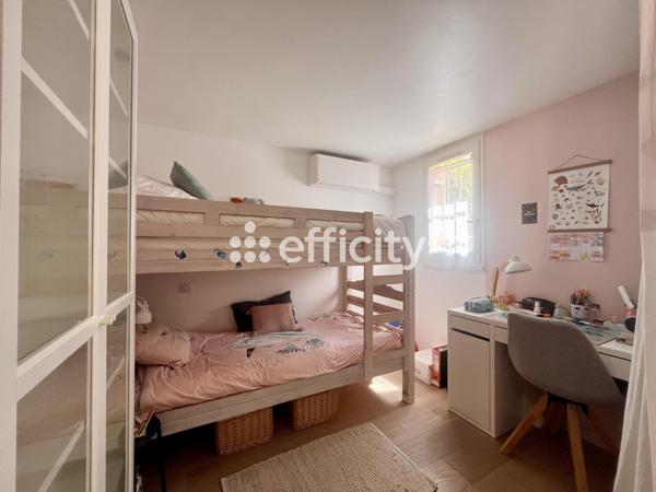 Appartement
         3 pièces
        - 63 m² 490 000 € *