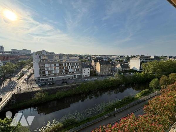 NOUVEAUTE Trente-Cinq Notaires - RENNES Centre.

Prenez l'ascenseur jusqu'au 6ème étage, mont...