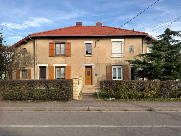 Appartement à rénover comprenant 2 chambres, garage, dépendance de 30 m2, cave et grenier