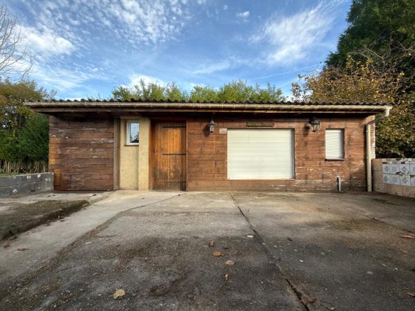 Appartement à rénover comprenant 2 chambres, garage, dépendance de 30 m2, cave et grenier