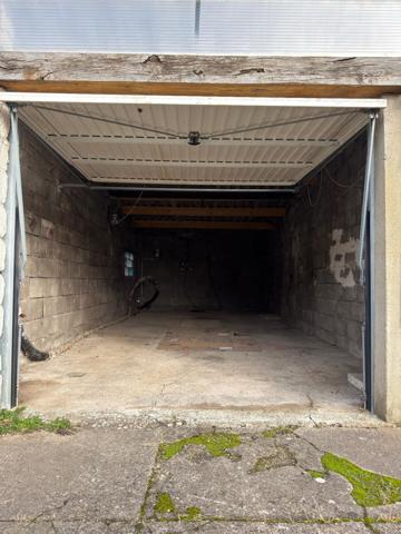 Appartement à rénover comprenant 2 chambres, garage, dépendance de 30 m2, cave et grenier