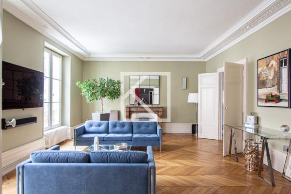 L'élégance Haussmannienne pour cet appartement au coeur du triangle d'or