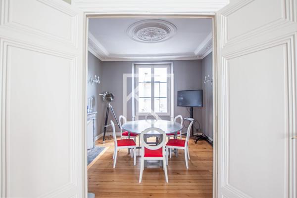L'élégance Haussmannienne pour cet appartement au coeur du triangle d'or
