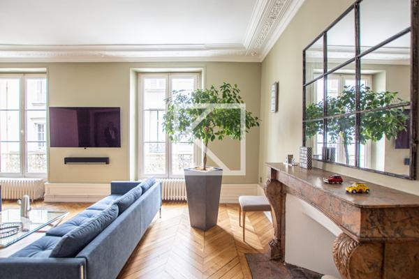 L'élégance Haussmannienne pour cet appartement au coeur du triangle d'or
