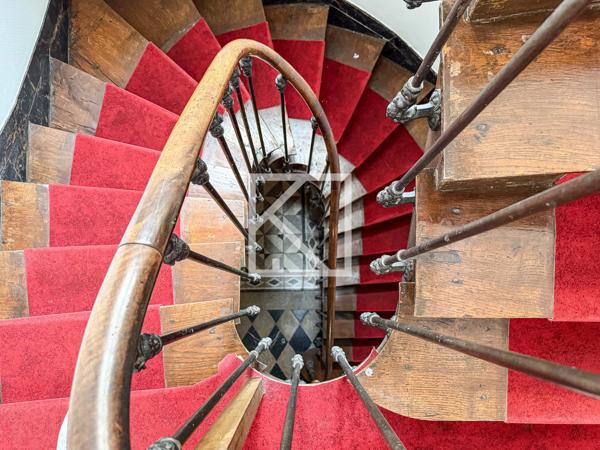 L'élégance Haussmannienne pour cet appartement au coeur du triangle d'or