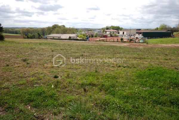 POUILLON  , magnifique terrain de 793 m²  , dans une impasse au calme , proche de toutes les commodités  CU  OK ,   A DECOUVRIR RAPIDEMENT  , visite  Jean Jacques LANDES    BSK IMMOBILIER   , tel 0687179880