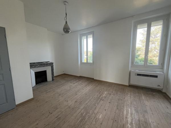 Appartement à louer 800 € CC Graulhet 4 p 105 m² DPE D