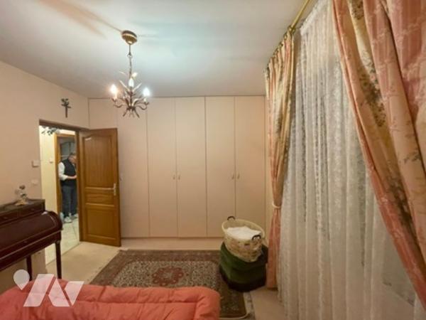 UNE MAISON A USAGE D'HABITATION