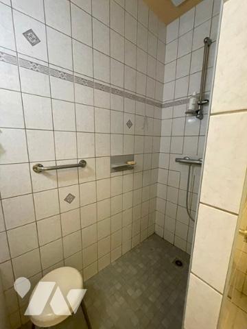 UNE MAISON A USAGE D'HABITATION