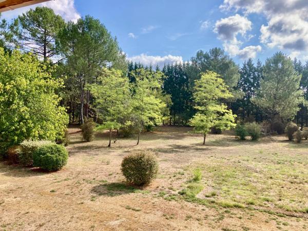 MAISON EN PIERRE ET PISCINE SUR TERRAIN DE 9173 m2