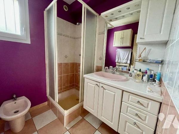 Maison dans un  bon état à Vendre à Trédrez-Locquémeau (22300) en Côtes-d'Armor (22)
Habitable...