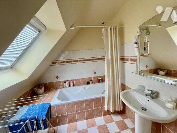 Maison dans un  bon état à Vendre à Trédrez-Locquémeau (22300) en Côtes-d'Armor (22)
Habitable...