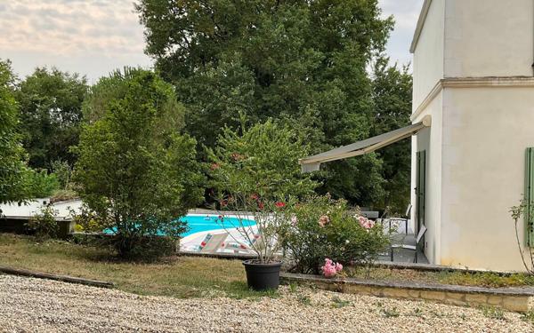 Maison à vendre    6 pièces •  Saintes