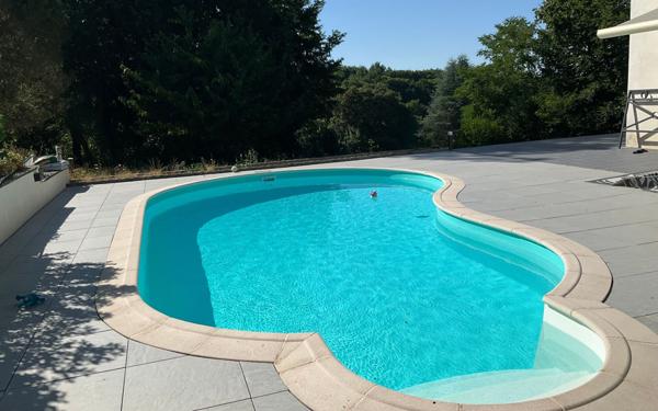 Maison à vendre    6 pièces •  Saintes