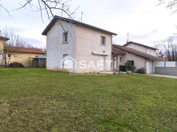 Jolie maison mitoyenne rénovée d'une surface habitable de 100 m2 sur terrain clos de 720 m2