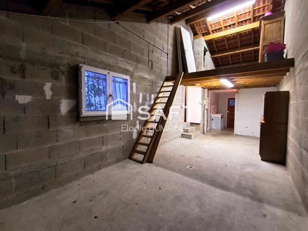 Jolie maison mitoyenne rénovée d'une surface habitable de 100 m2 sur terrain clos de 720 m2