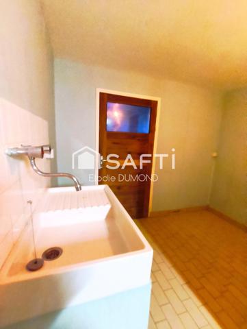 Jolie maison mitoyenne rénovée d'une surface habitable de 100 m2 sur terrain clos de 720 m2