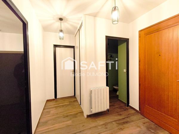 Jolie maison mitoyenne rénovée d'une surface habitable de 100 m2 sur terrain clos de 720 m2