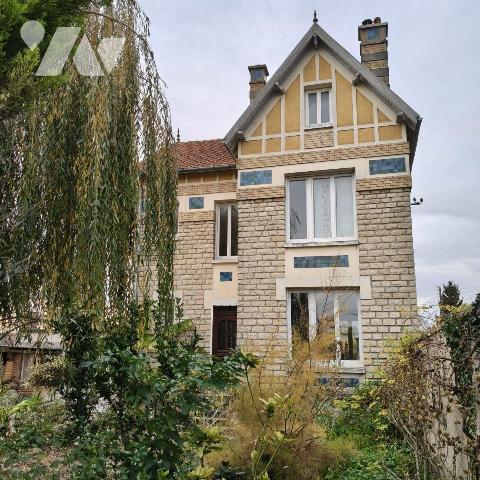 A Vendre à Châtres (10510) en Aube (10), au coeur du village, une MAISON des années 20 sur un t...
