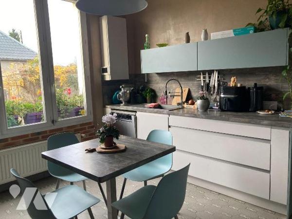 A Vendre à Châtres (10510) en Aube (10), au coeur du village, une MAISON des années 20 sur un t...