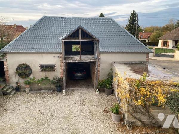 A Vendre à Châtres (10510) en Aube (10), au coeur du village, une MAISON des années 20 sur un t...
