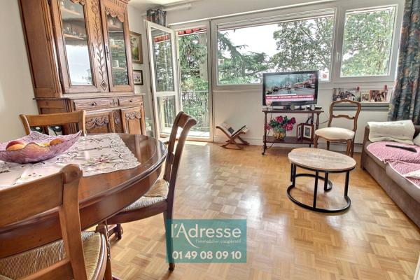 Lumineux 3 pièces avec 3 balcons, parking et cave ? Résidence très bien entretenue