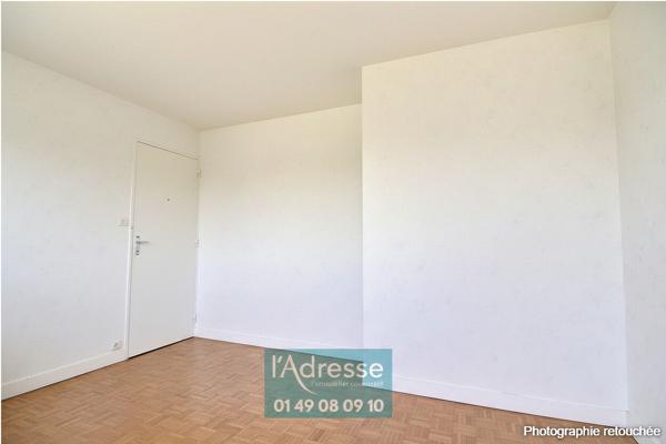 Lumineux 3 pièces avec 3 balcons, parking et cave ? Résidence très bien entretenue