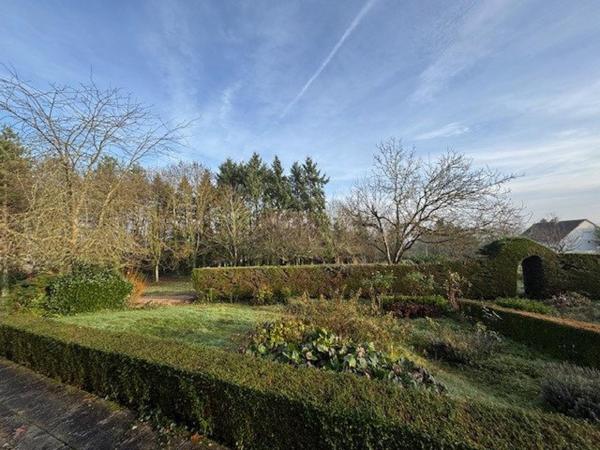 Coup de coeur pour cette belle maison et son parc boisé