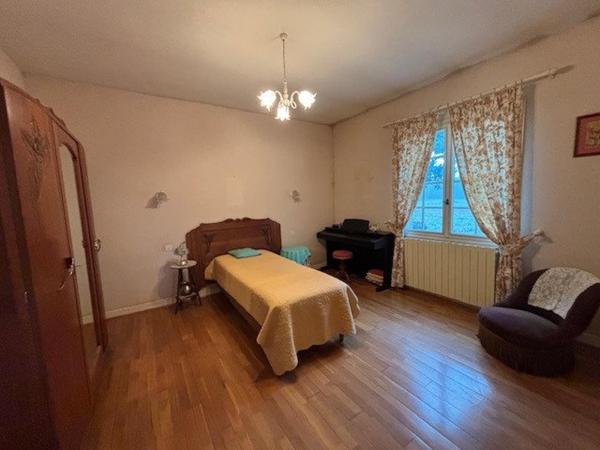 Coup de coeur pour cette belle maison et son parc boisé