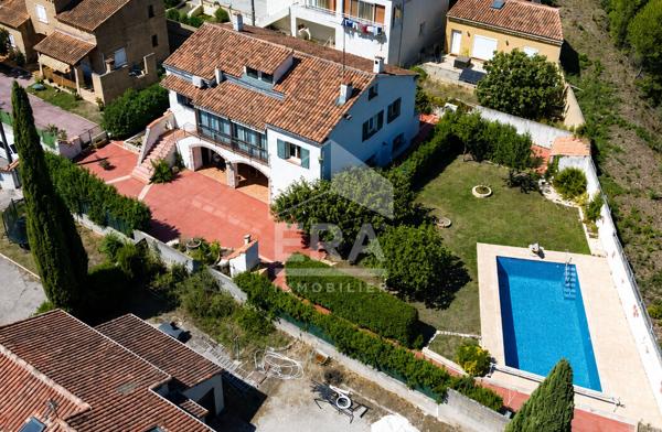 Septemes Les Vallons  - Maison T5 de 215.90 m2 + Garage 68m2 sur parcelle 963m2 avec piscine