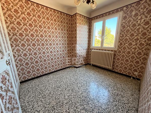 Septemes Les Vallons  - Maison T5 de 215.90 m2 + Garage 68m2 sur parcelle 963m2 avec piscine