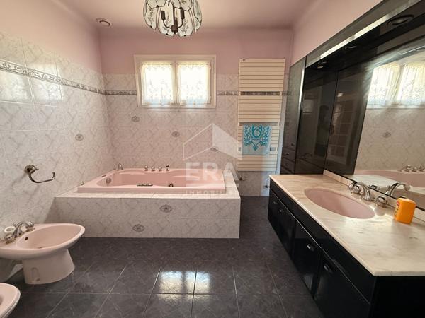 Septemes Les Vallons  - Maison T5 de 215.90 m2 + Garage 68m2 sur parcelle 963m2 avec piscine
