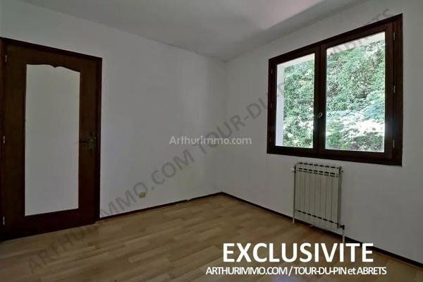 Vente                                                      Maison
                        
                     8 pièces                      210 m2                     à La Tour-du-Pin