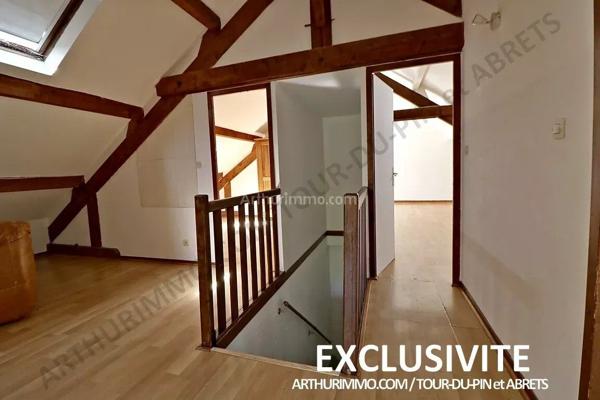 Vente                                                      Maison
                        
                     8 pièces                      210 m2                     à La Tour-du-Pin