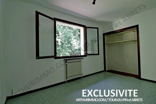 Vente                                                      Maison
                        
                     8 pièces                      210 m2                     à La Tour-du-Pin